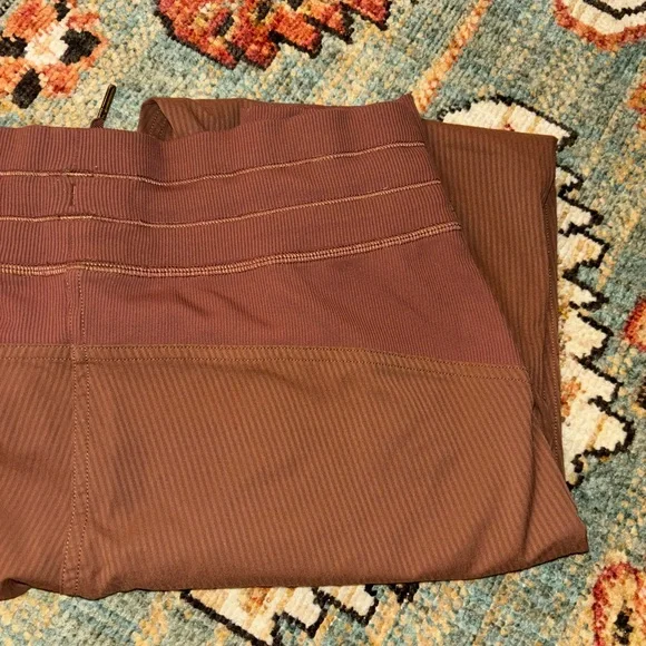 Lululemon Dance Studio Mid-Ride Jogger - Size 6 - Picture 4 of 6